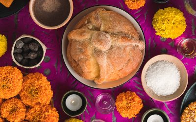 Bebidas que no deben faltar en tu altar y todo sobre el pan de muerto