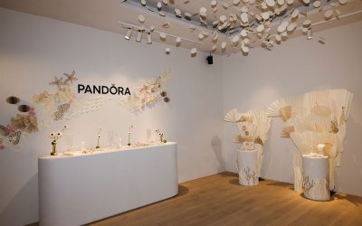 Pandora lanza su campaña de verano con mucho encanto rosa